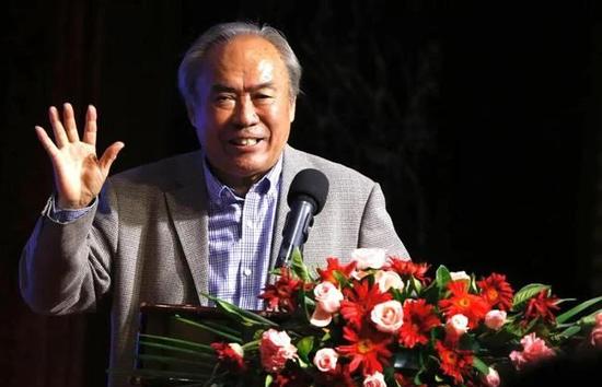 两个溺水的爱更爱它
