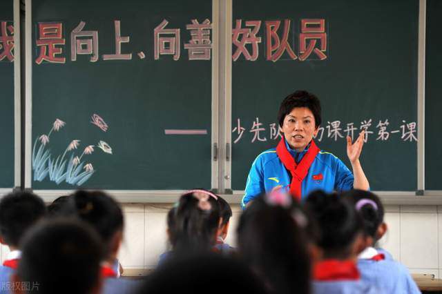 丝袜长腿尤物被打开双腿gif
