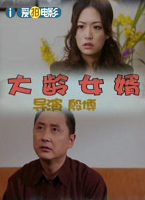 广场上的妹子
